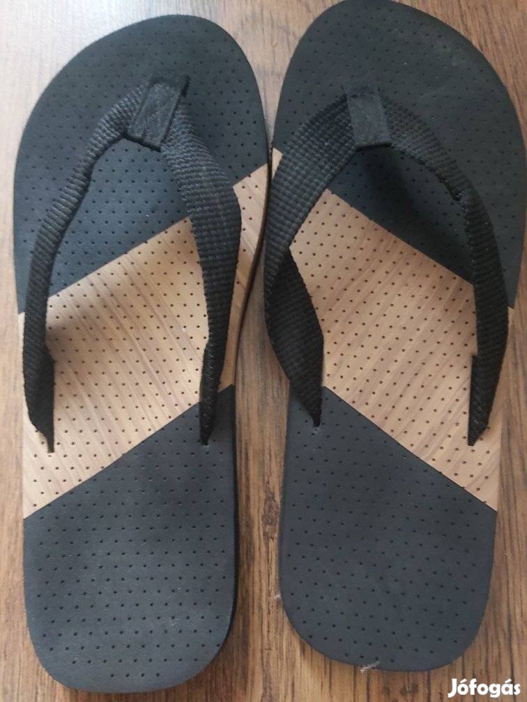 45-ös flip-flop papucs