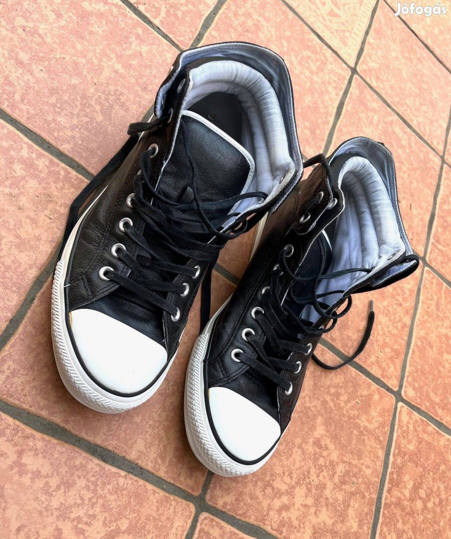 45-ös magasszárú fekete Converse cipő eladó