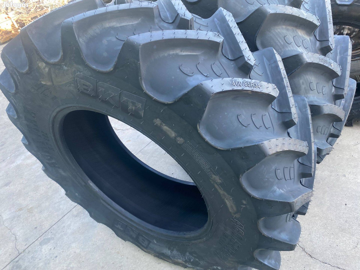 460/85R34 18.4R34 BKT RT855 MTZ hátsó gumi Nyíregyháza, Alkony u