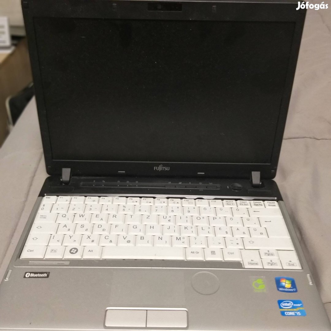 465.Fujitsu P701 laptop hiányosan eladó Nincsen:ssd, hdd, memória, töl