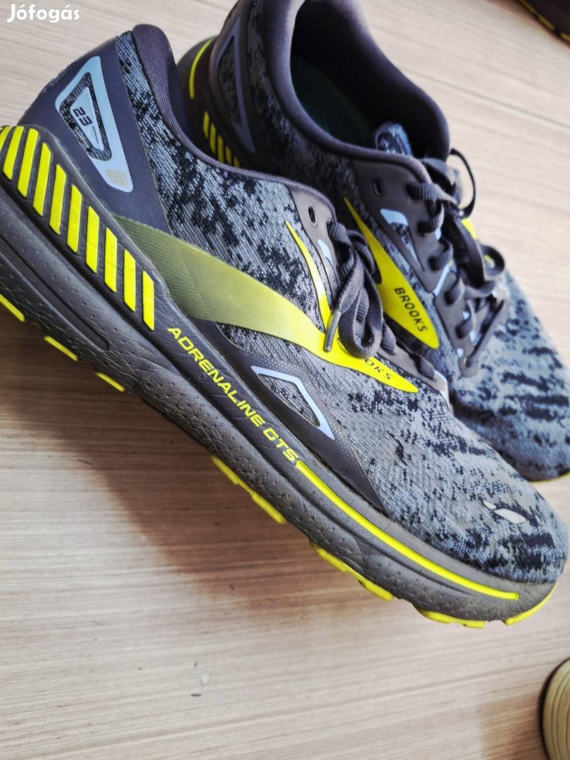 46,5-es Brooks ferfi futocipő