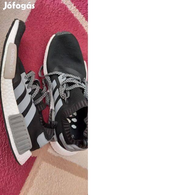 46-os Adidas férfi cipő