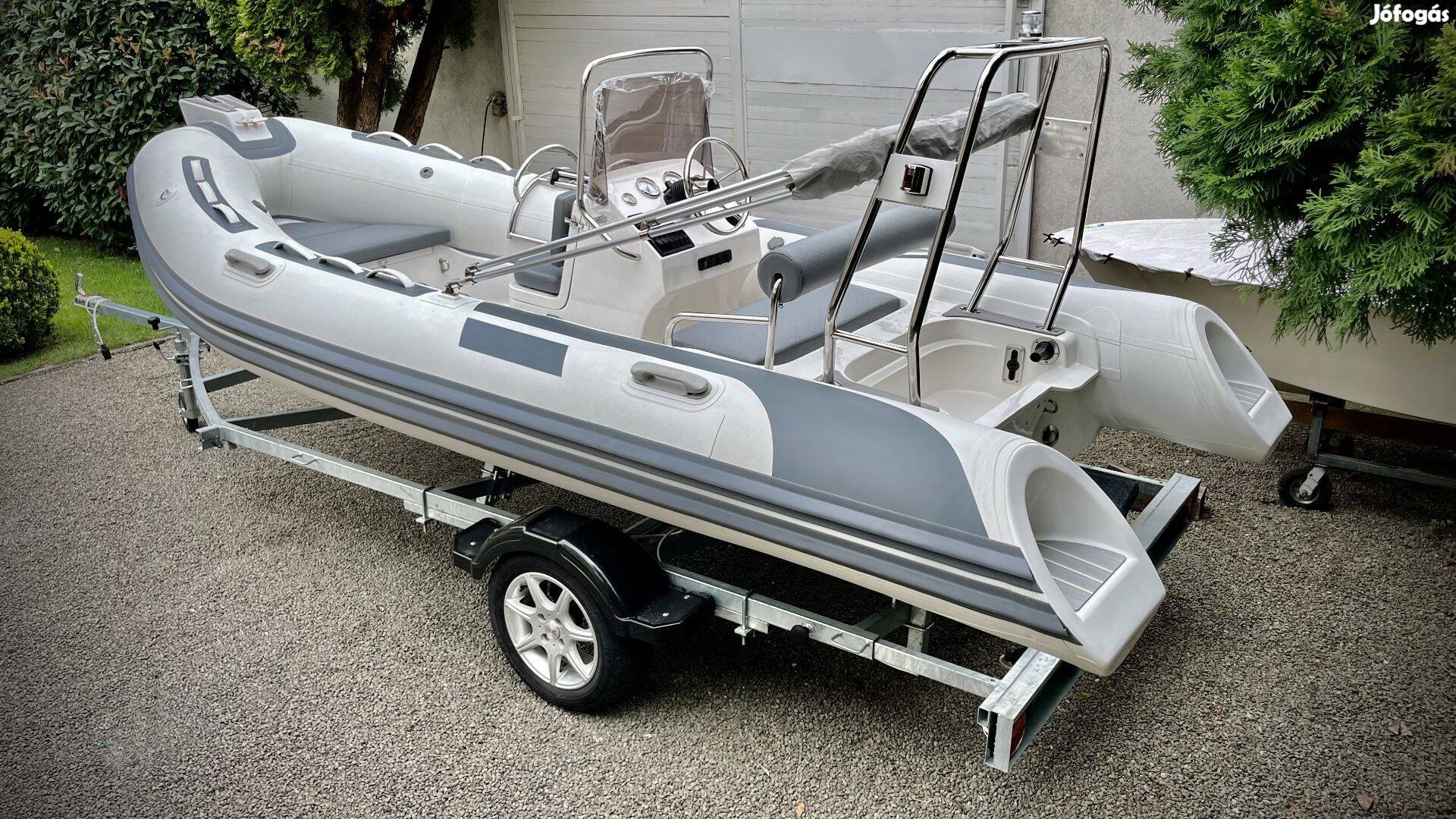 480-as RIB hajó Evinrude Etec 30 külmotorral Egyedi építésű, prémium