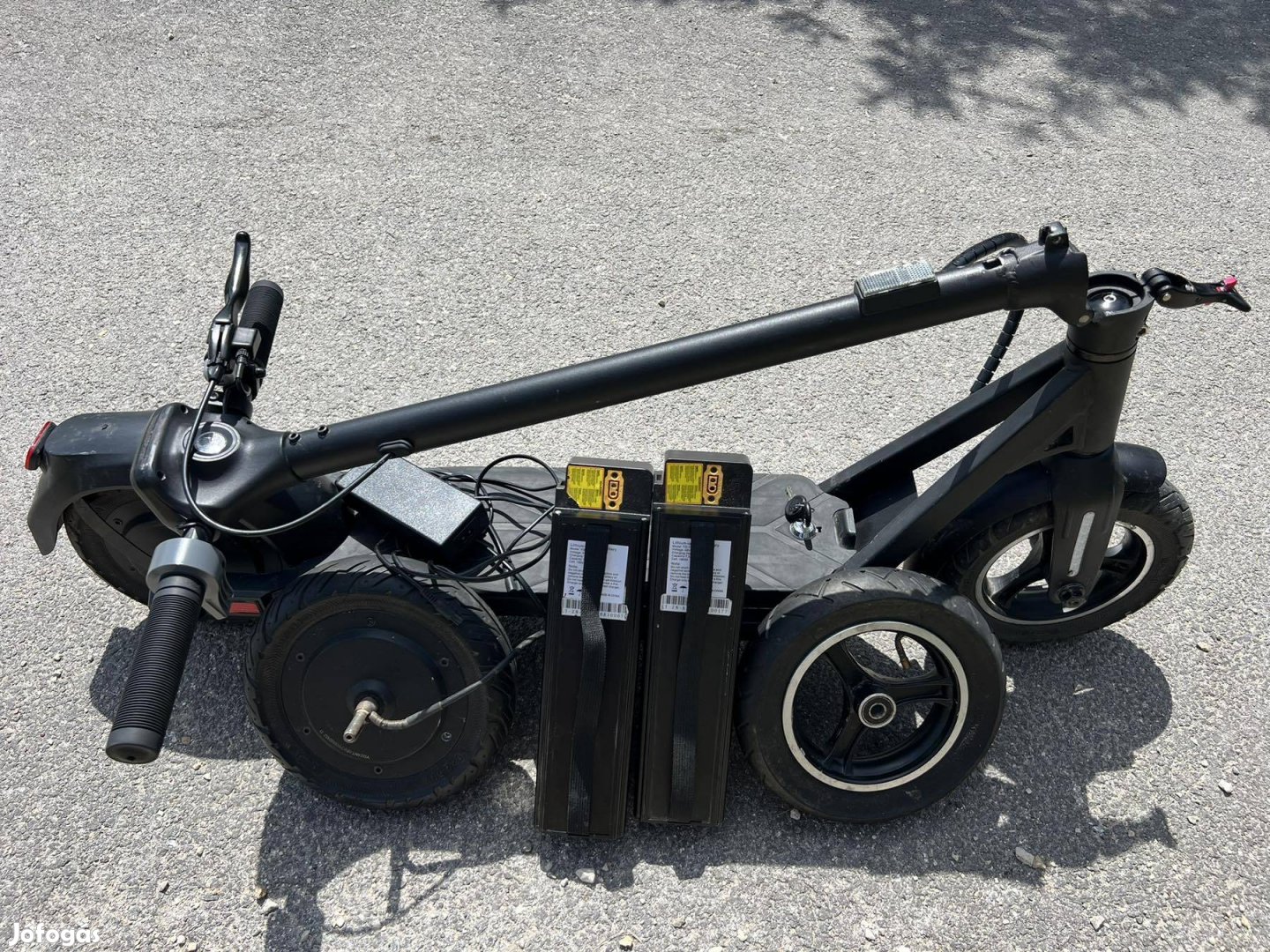 48V elektromos roller, cserélhető akkuval