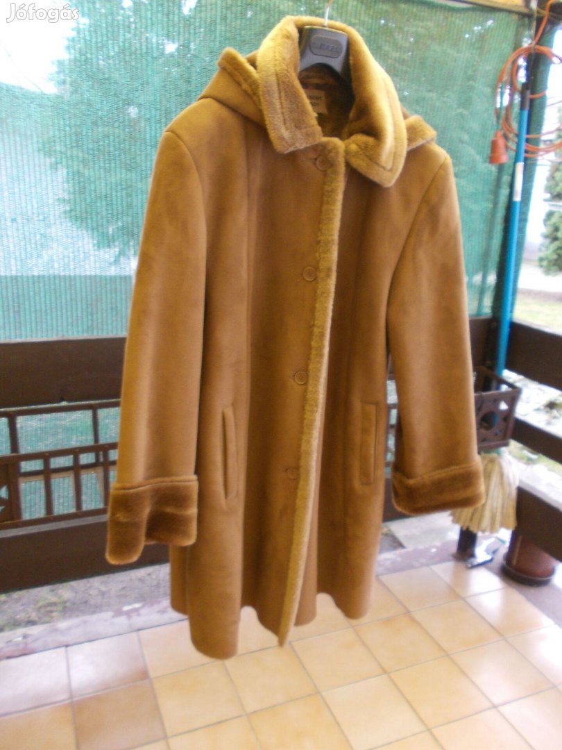 48-as kapucnis női kabáth