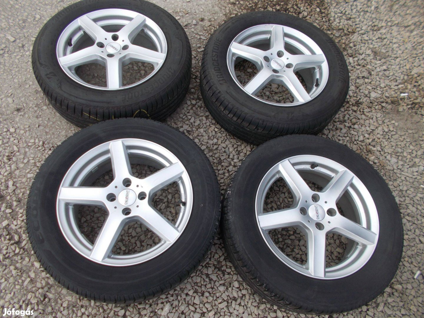 4X100 R16 Dezent Alufelni Nyárigumival Renault Captur