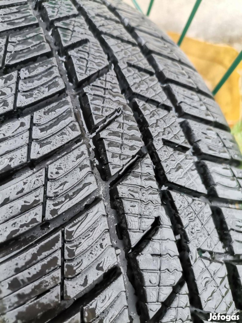 4*100 téligumi garnitúra felniken eladó, elcserélhet. 185/60 R14
