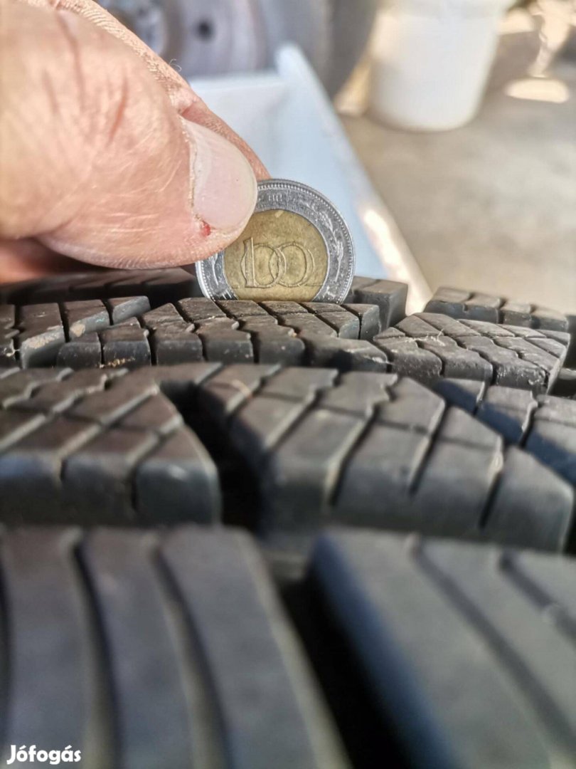 4*100 téligumi garnitúra felniken eladó, elcserélhet. 185/60 R14