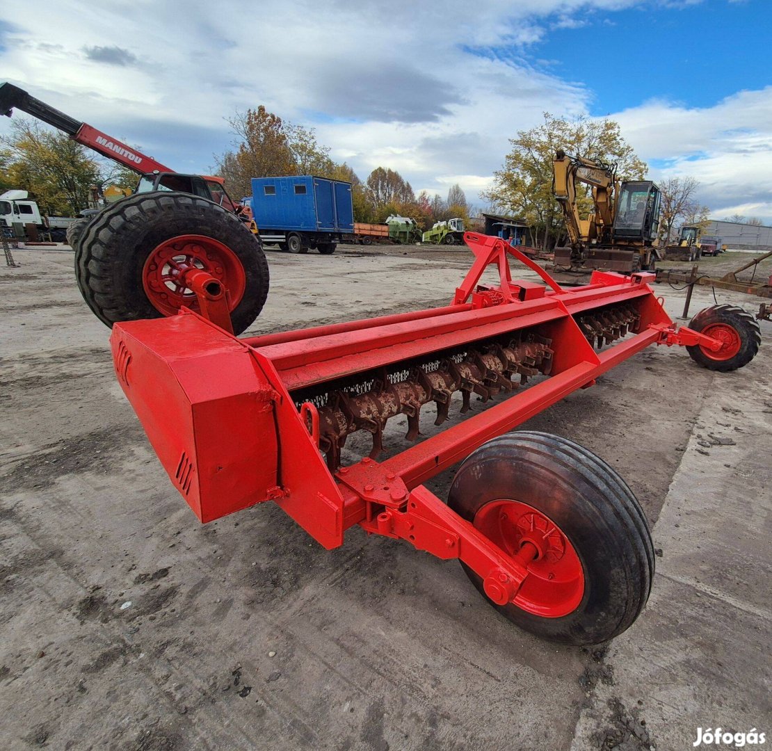 4,5 m-es vízszintes tengelyű szárzúzó üzemképes állapotban eladó