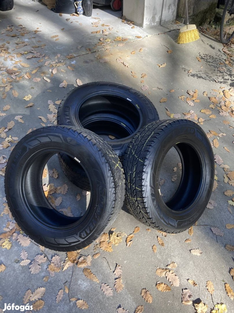 4 darab Good Year kisteherautó téligumi 215/65 R16C