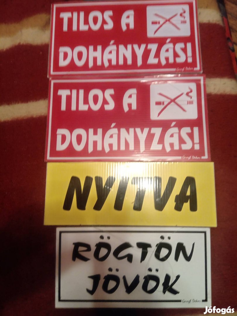 4 darab információs táblák