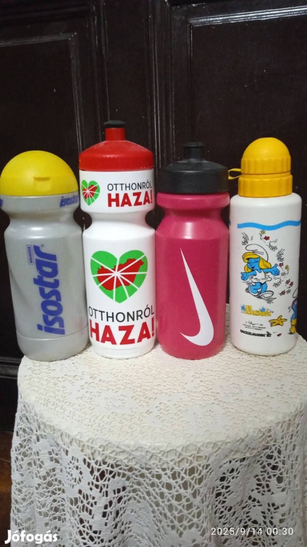 4 darab műanyag kulacs egyben