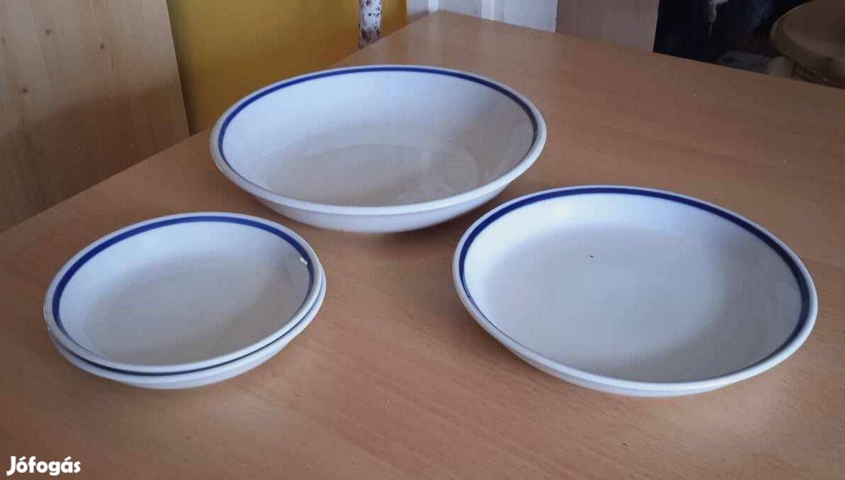 4 darabos Zsolnay kék szélű tányérszett