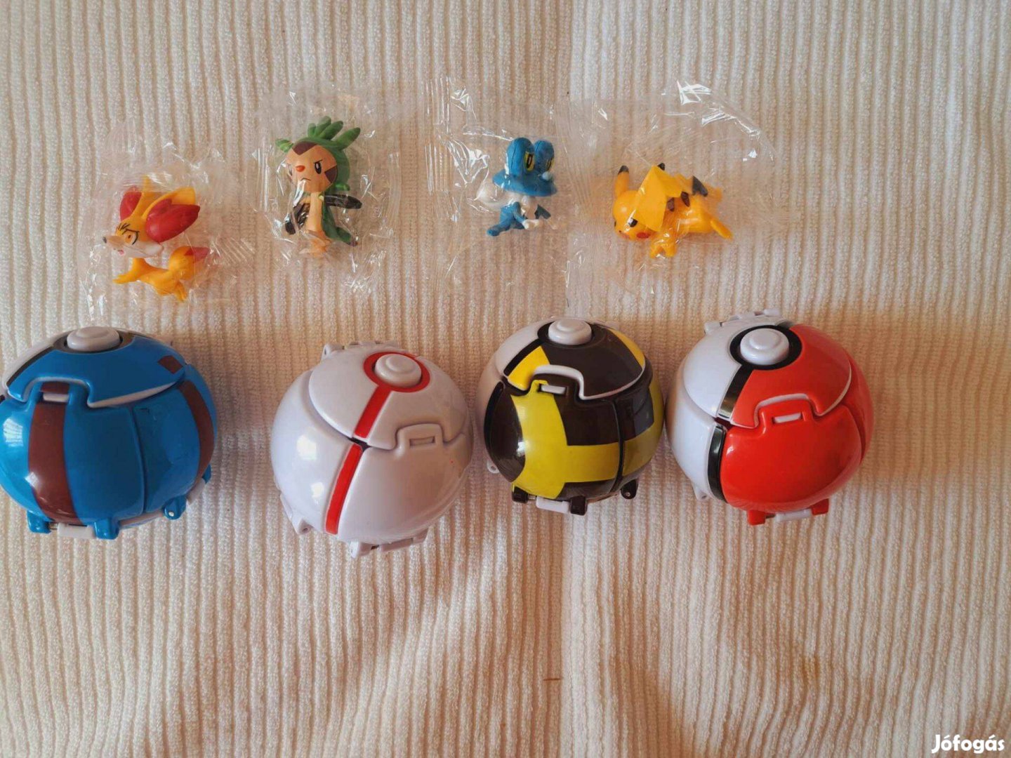 4 darabos játéklabda/Pokémon mese figurákkal