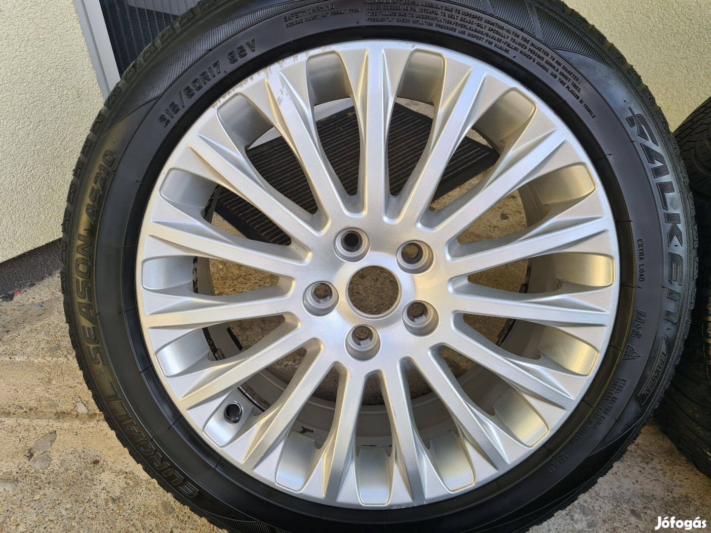 4 db 17" Ford gyári alufelni 2 db jó gumival
