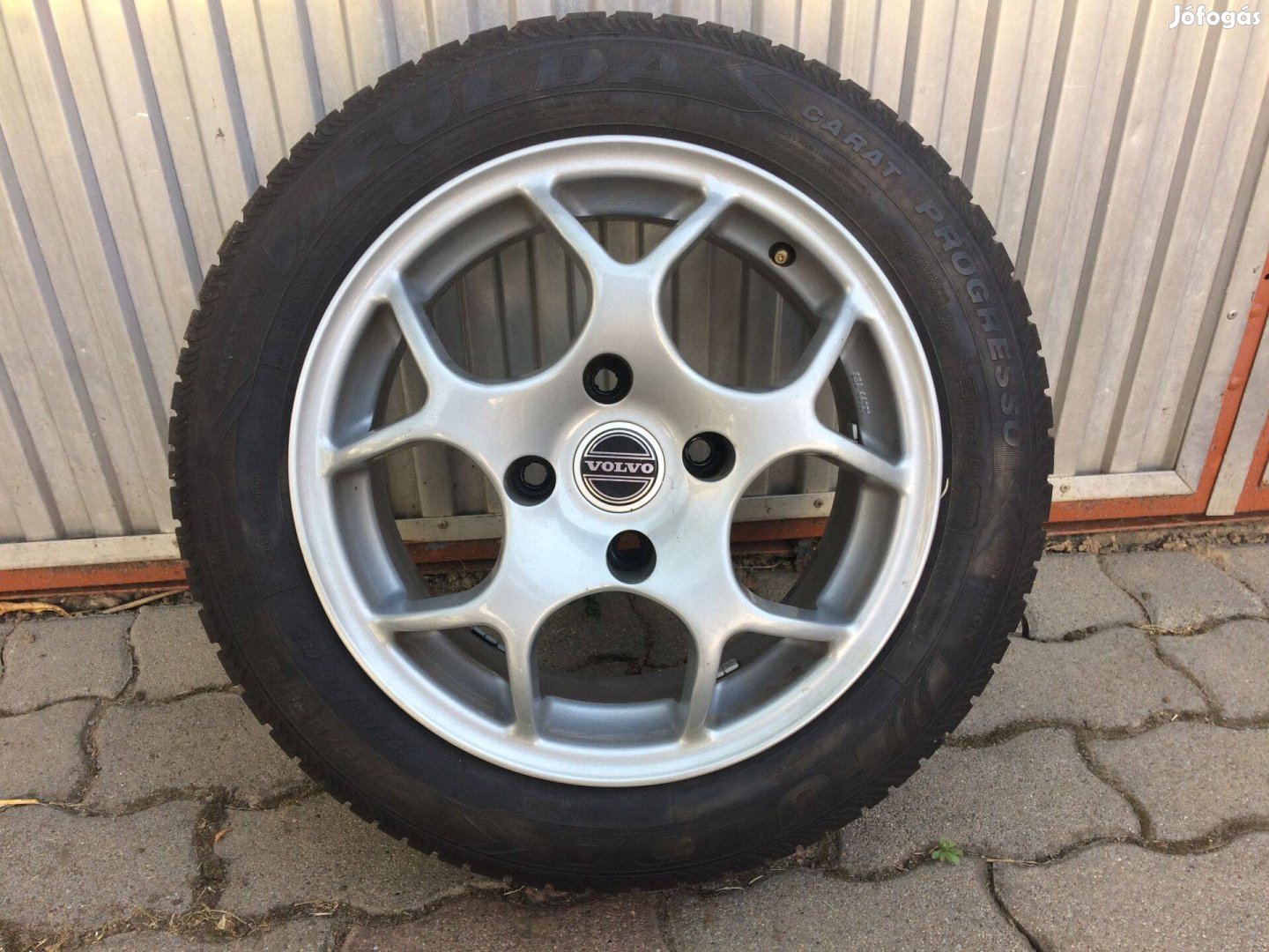 4 db 195/55R15b nyári gumi alu felnin, újszerű állapotban eladó