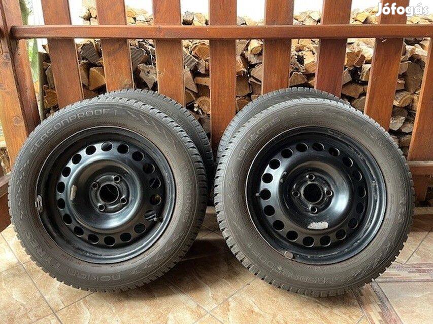 4 db 195/60 R15 Nokian seasonproof 4 évszakos gumi felnivel