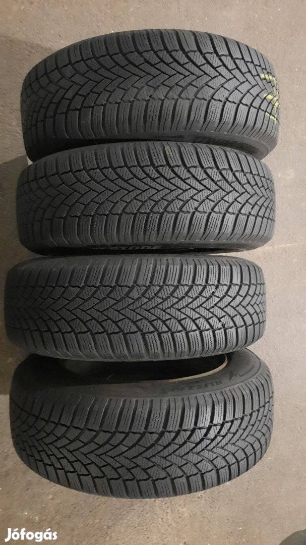 4 db 195/65/15 téli gumi acélfelnivel,csavarokkal,dísztárcsákkal eladó