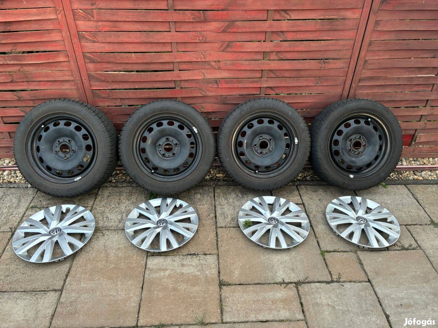 4 db 205/55 R16 Dunlop téli gumi lemezfelnivel, VW dísztárcsával eladó