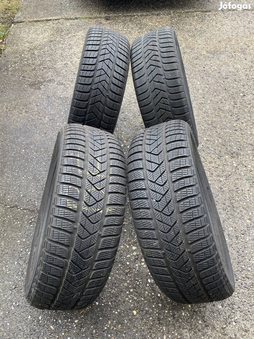 4 db 215/60 R16 Pirelli Sottozero3 téli gumi 