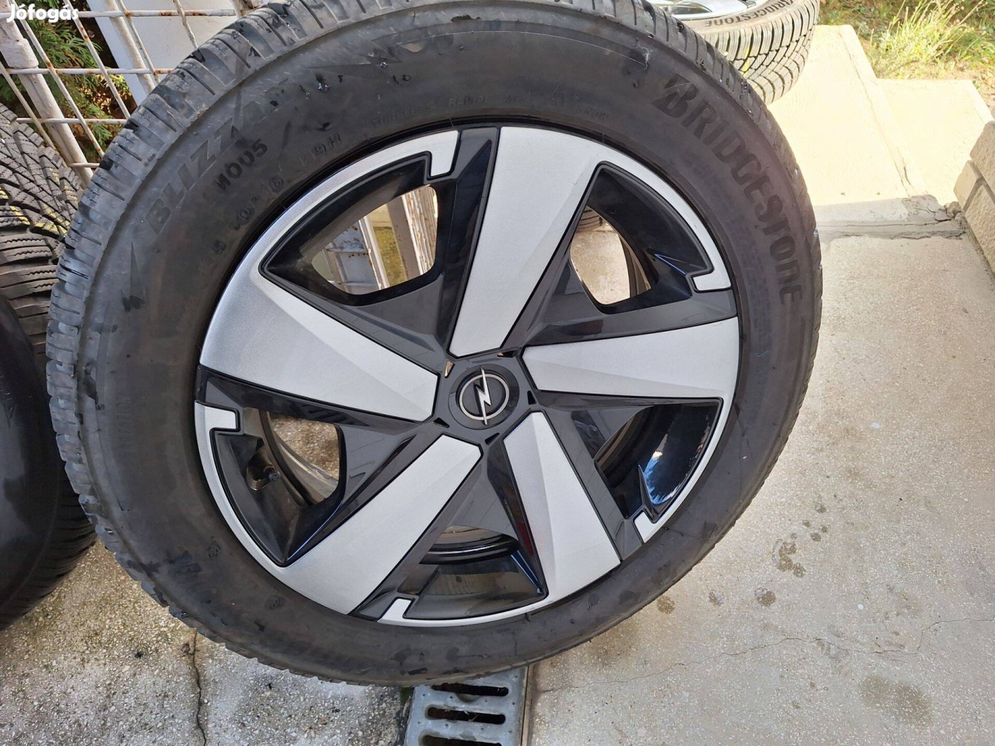 4 db Bridgestone Blizzak LM005 téli gumival szerelt kerék 16col eladó