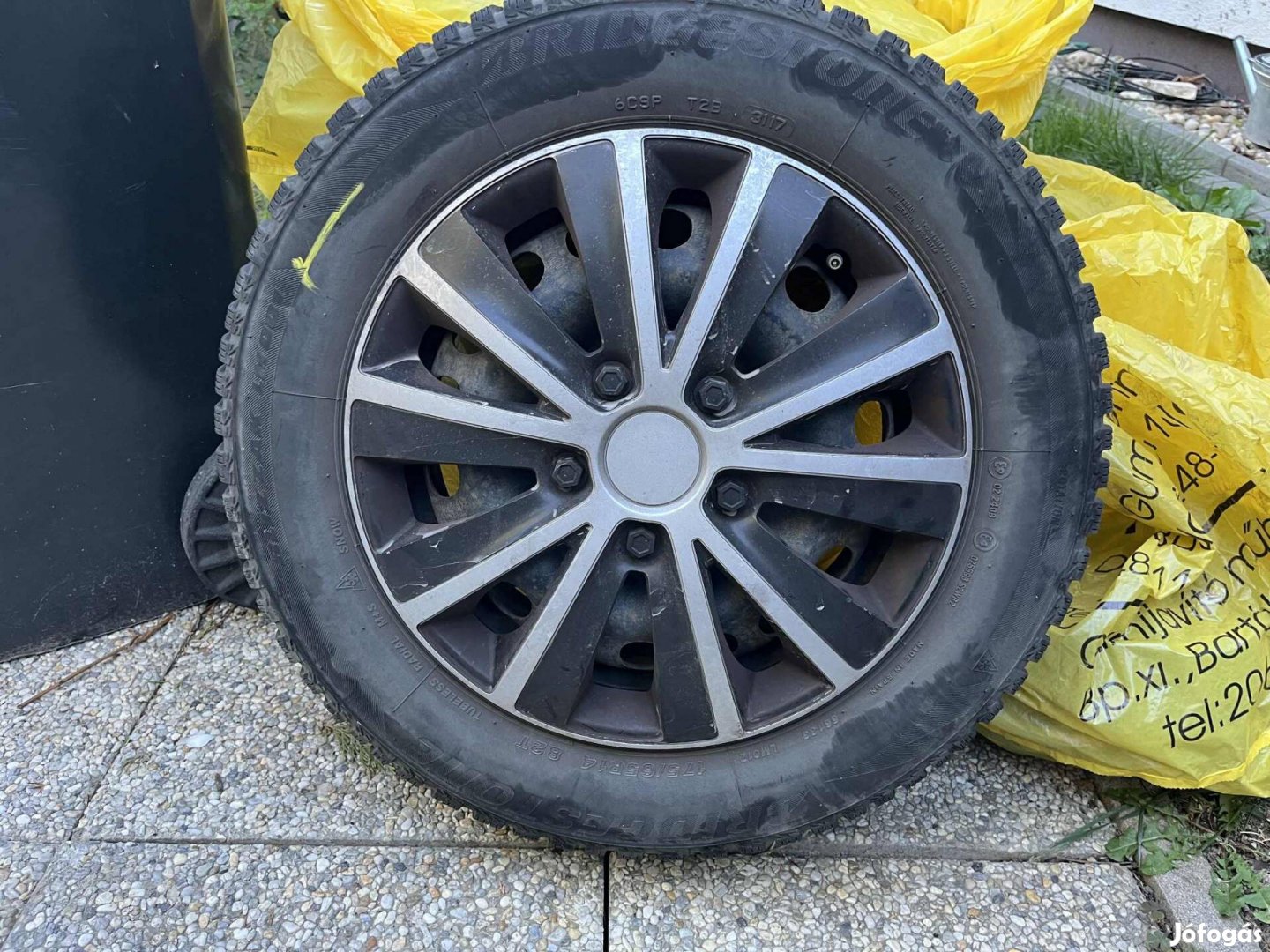 4 db Bridgestone téli gumi 175/65 R14 + dísztárcsa