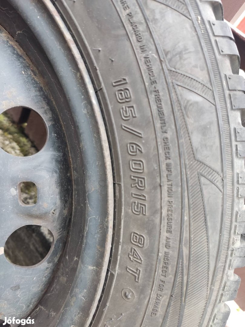 4 db Falken téligumi acéllemez felnivel együtt eladó 