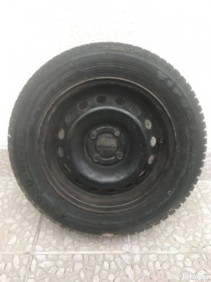 4 db Firestone 175/65 R14 téli gumiabroncs lemezfelnin