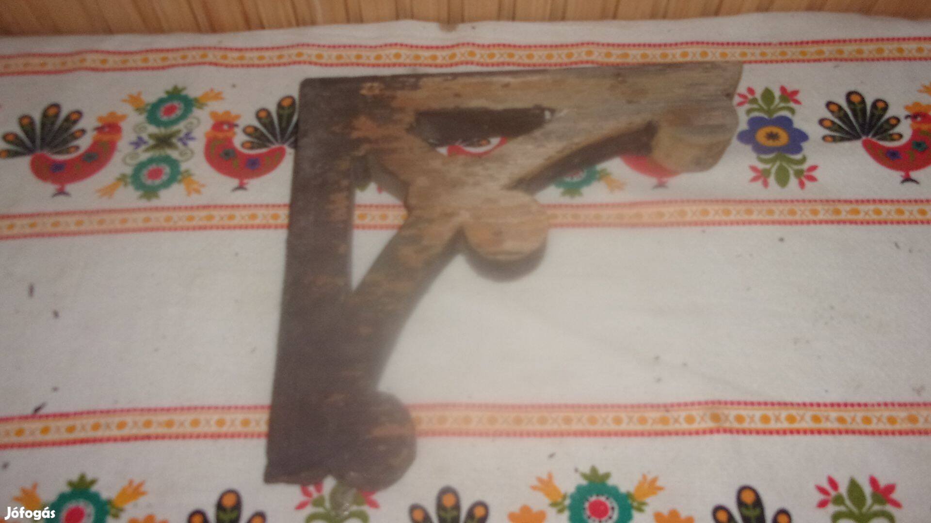 4 db Nagyon régi eresz dísz fából