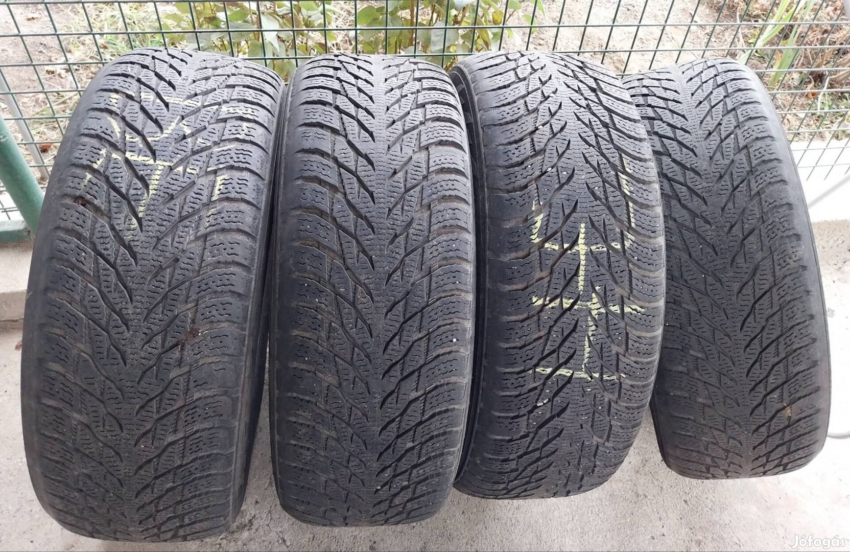 4 db Nokian Hakkapelitta 205x60x16 négyévszakos gumi 