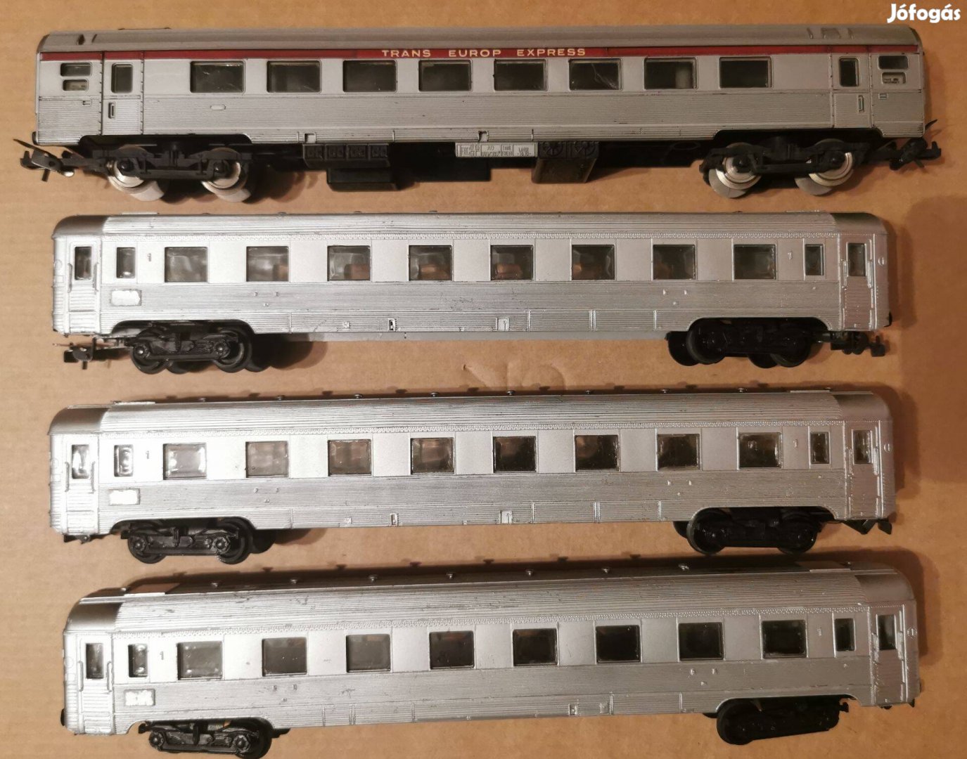 4 db Piko H0 személykocsi, vasút modell