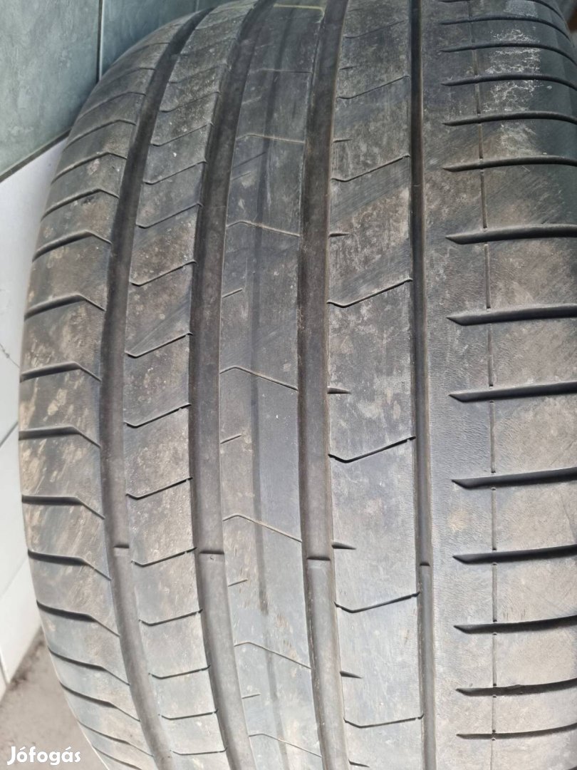 4 db Pirelli 21" nyári autógumi
