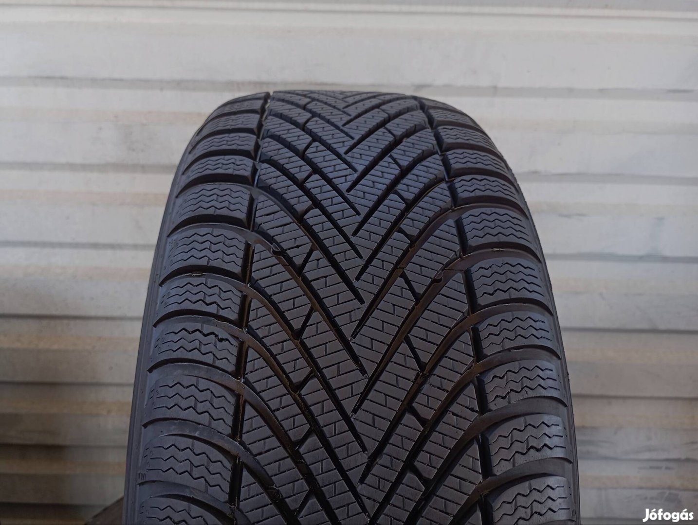 4 db Pirelli Powergy Winter 225/40 R18 92V XL téligumi