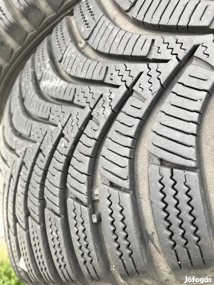 4 db R16 Ford felni téli gumival 205 55 