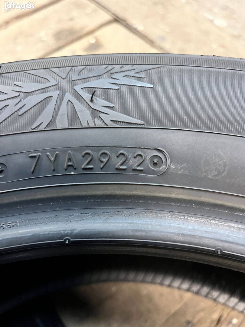 4 db Toyo Observe S944 téli gumi 215/55R18 alig használt