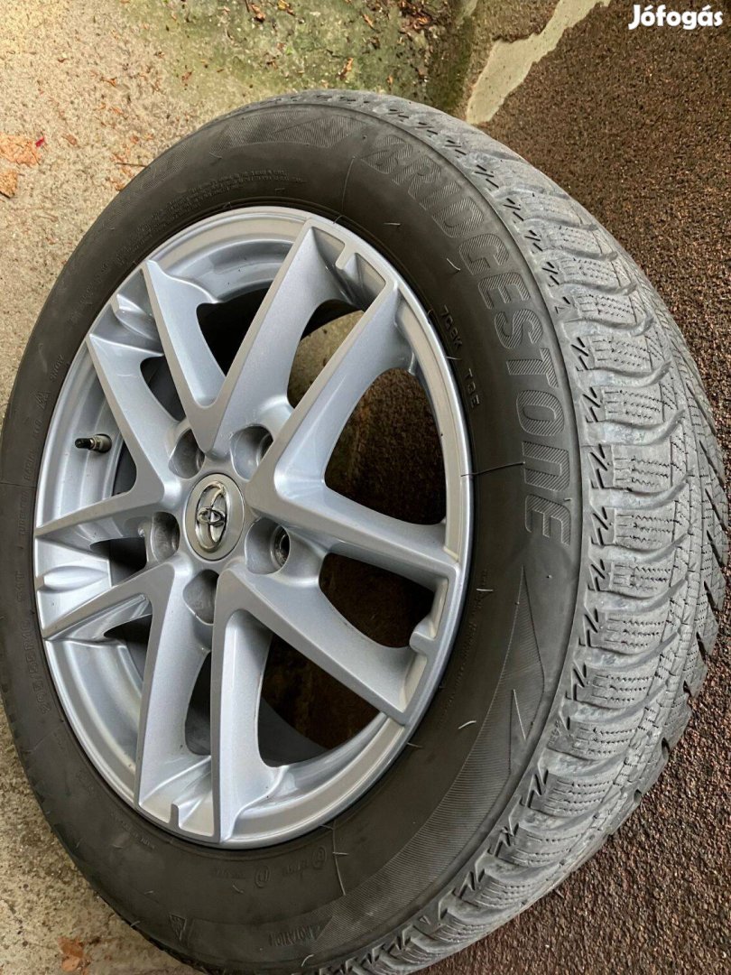 4 db Toyota gyári alufelni téli gumival, Tpms szeleppel