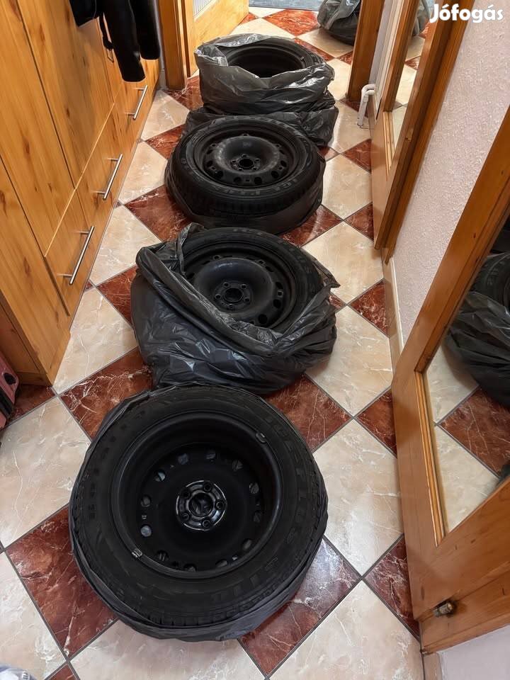 4 db VW acélfelni 15 5x100 téligumival