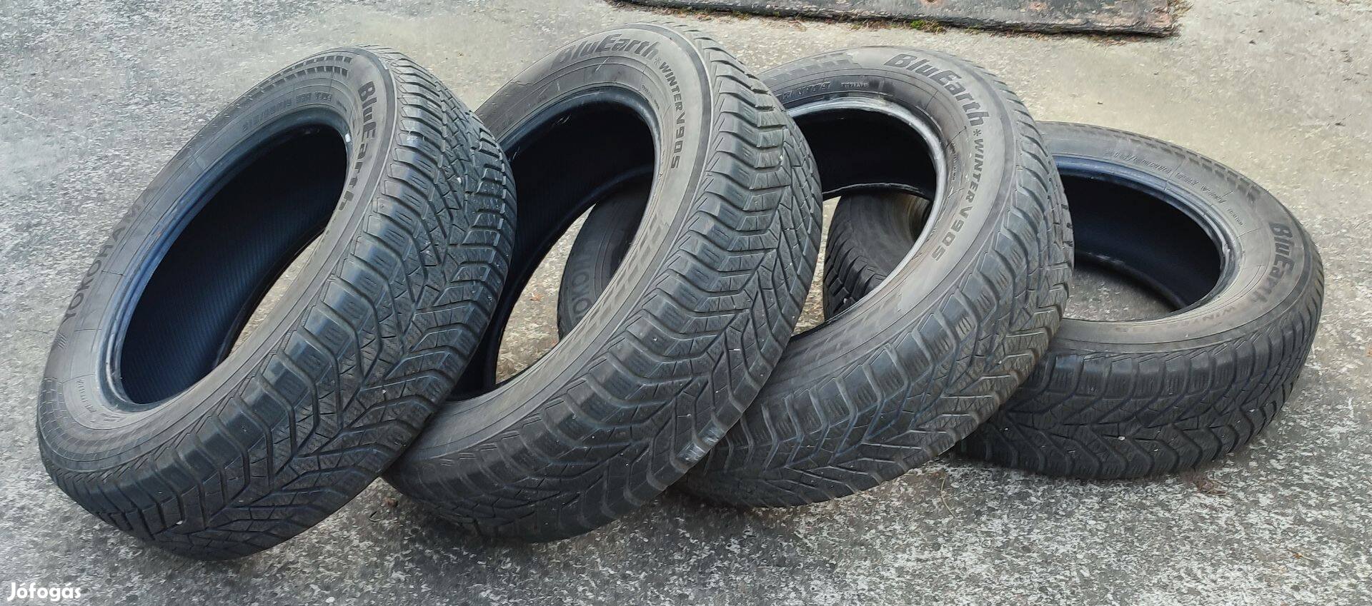 4 db Yokohama Bluearth winter 215/60R16 99H V905 téli gumi