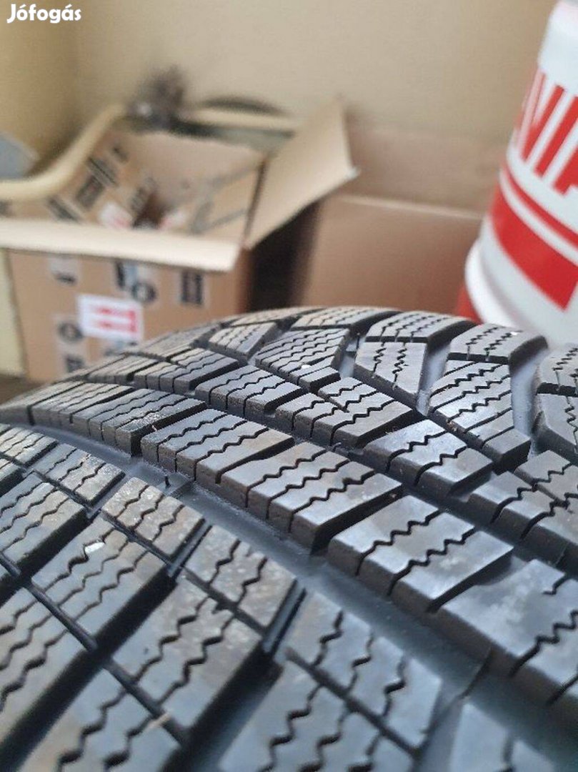 4 db, Hankook 205 / 60 R16 téligumi felnivel