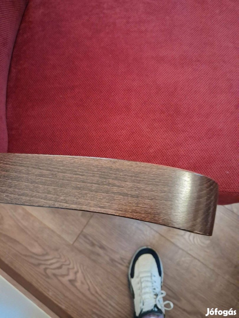 4 db alig használt kárpitozott bordó karfás székek