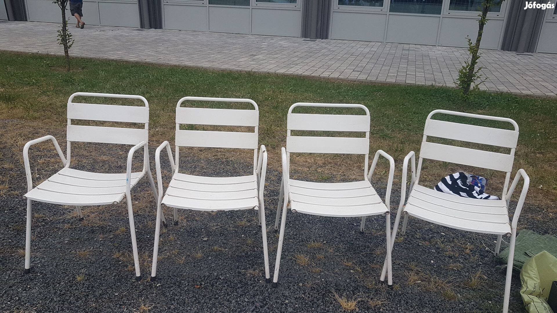 4 db fehér fém szék eladó