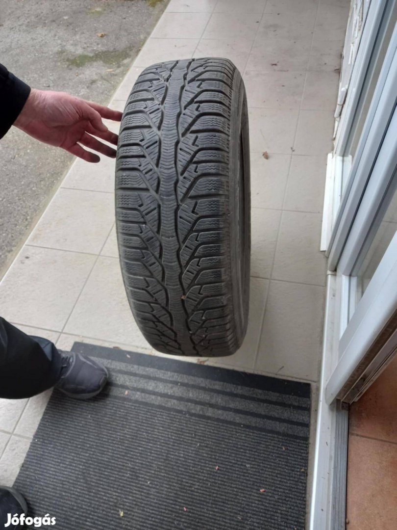 4 db felni, 4 db dísztárcsa 3 db téligumi