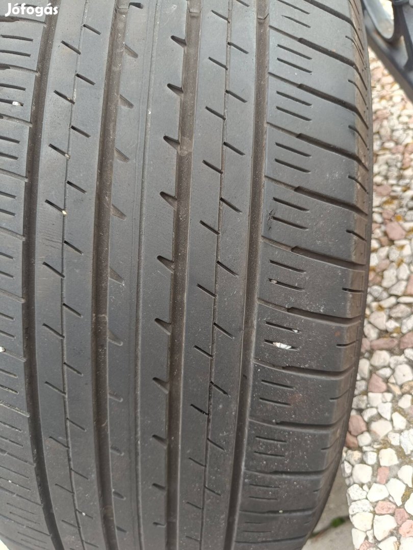 4 db gumiabroncs eladó 235/60R18