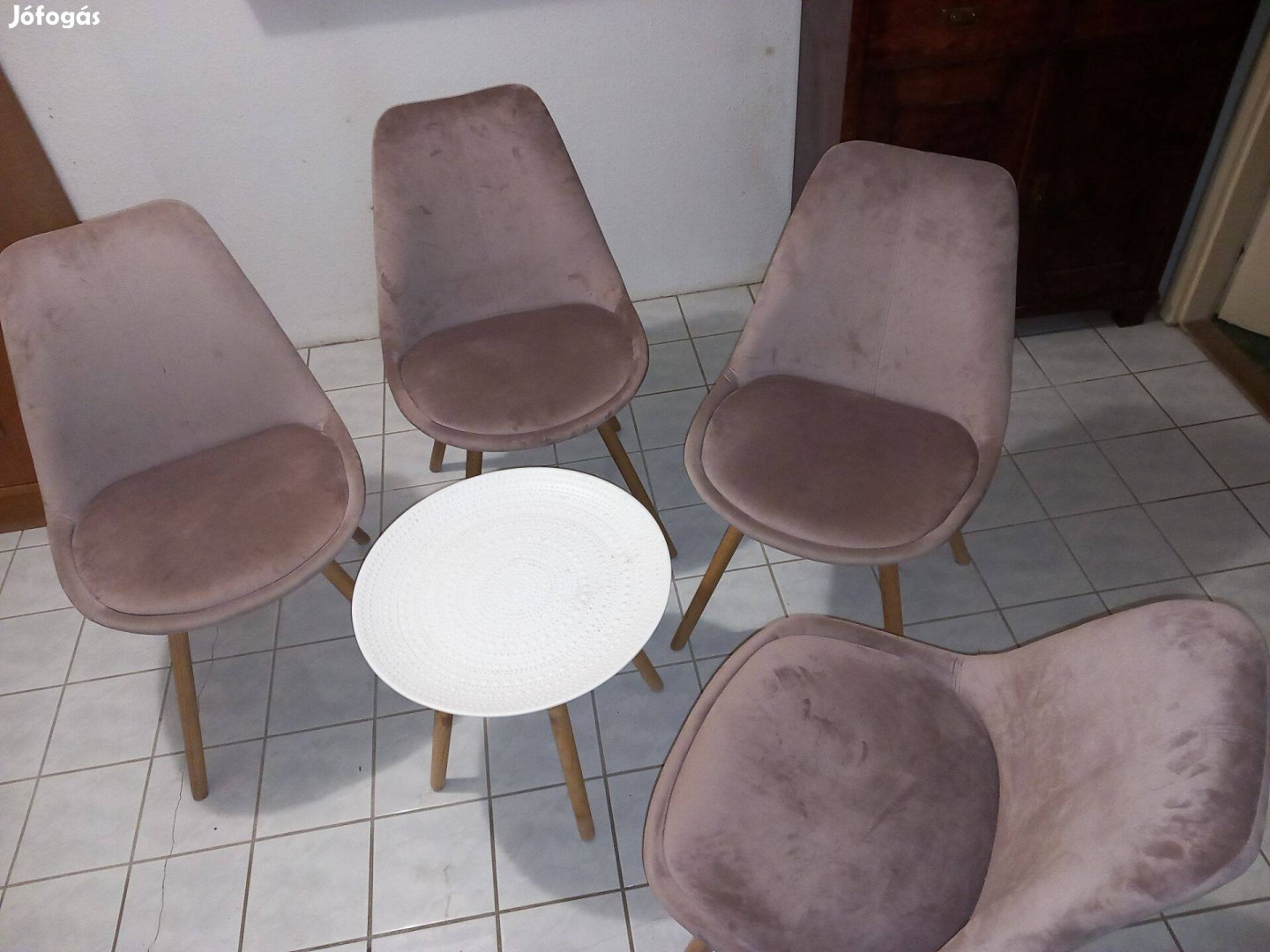 4 db halványrózsaszín, bársony huzatú szék