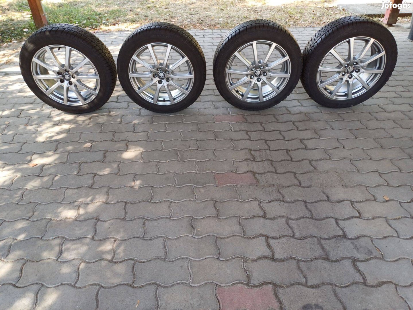 4 db jó állapotú 205/55 R17 Skoda Kamiq téli gumi alufelnivel
