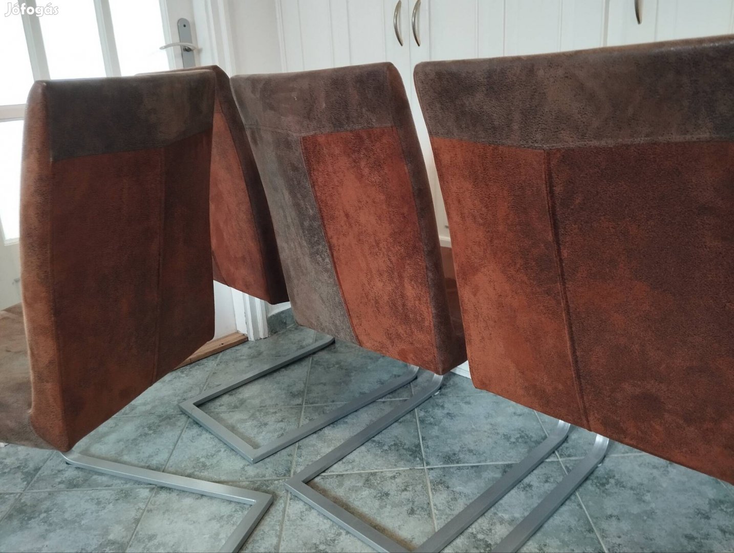 4 db jó állapotú szakadásmentes étkezőszék eladó