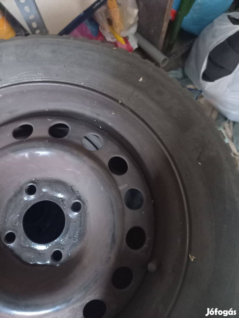 4 db jó állapotú téli gumi eladó, lemezfelnin