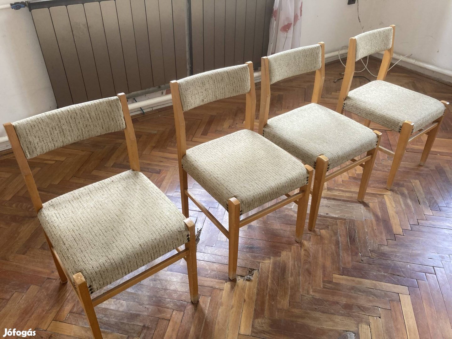 4 db kárpitozott szék  jó állapotban eladó 