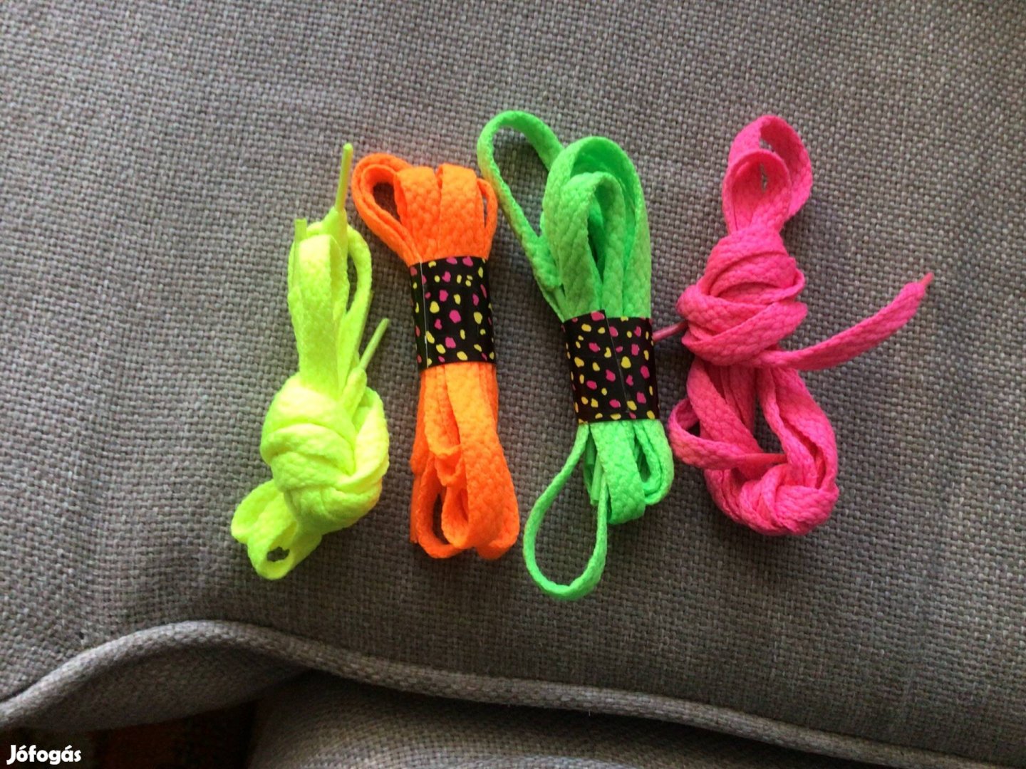 4 db lapos, neonszínű cipőfűző 450,-Ft-db.áron Pesterzsébete