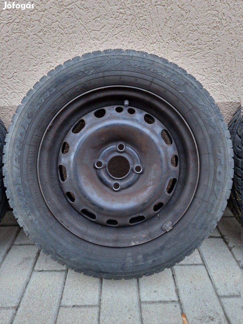 4 db lemez felni téli gumikkal (175/65 R14)